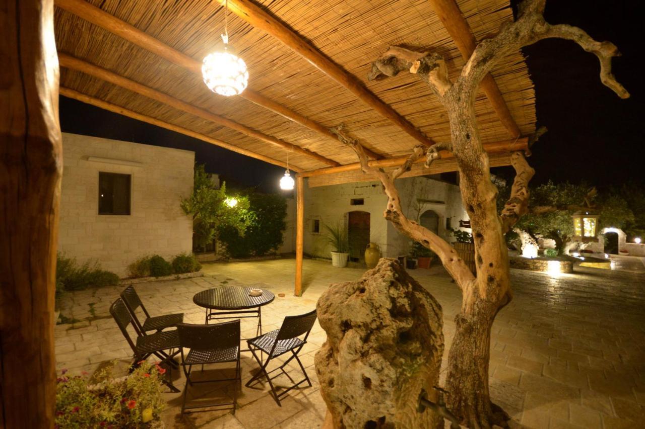 Trulli Petra Chiara Bed & Breakfast โลโกโรตอนโด ภายนอก รูปภาพ