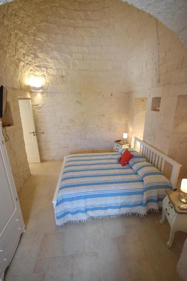 Trulli Petra Chiara Bed & Breakfast โลโกโรตอนโด ภายนอก รูปภาพ