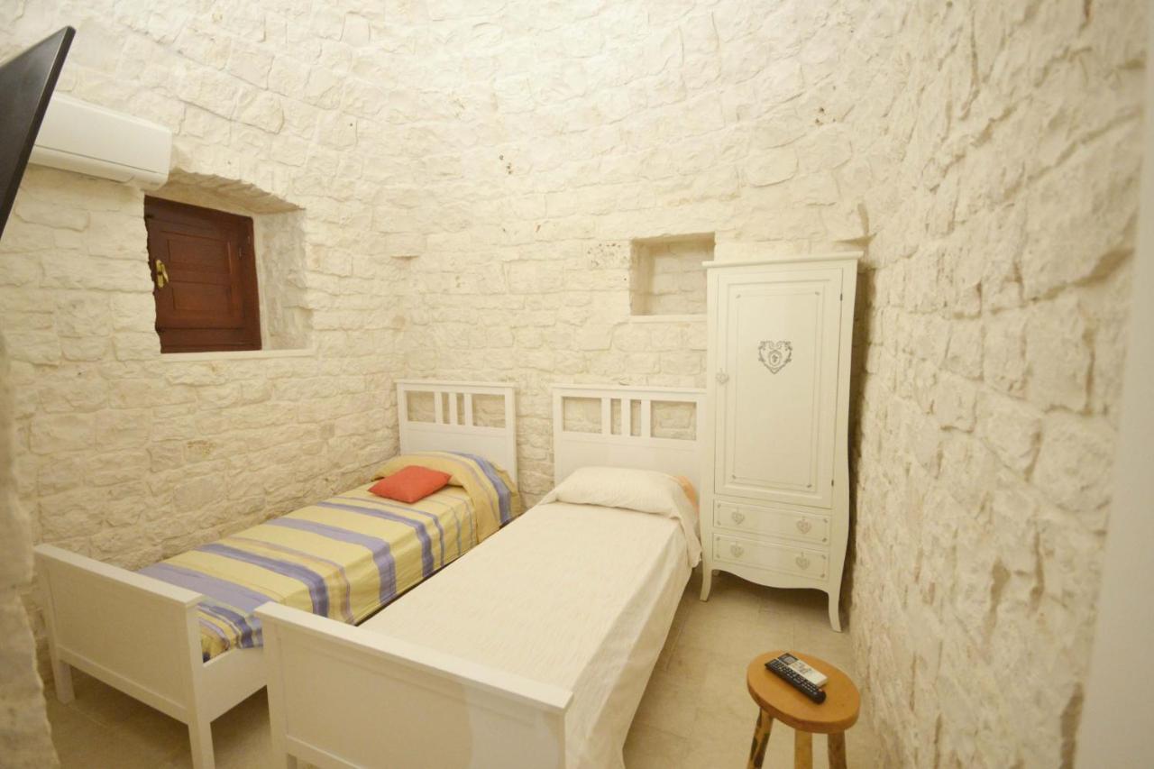 Trulli Petra Chiara Bed & Breakfast โลโกโรตอนโด ภายนอก รูปภาพ