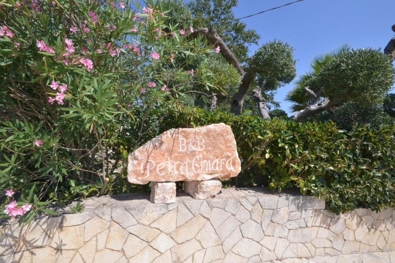 Trulli Petra Chiara Bed & Breakfast โลโกโรตอนโด ภายนอก รูปภาพ