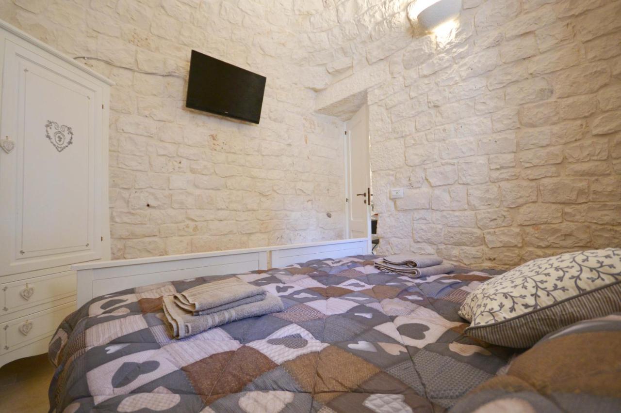 Trulli Petra Chiara Bed & Breakfast โลโกโรตอนโด ภายนอก รูปภาพ