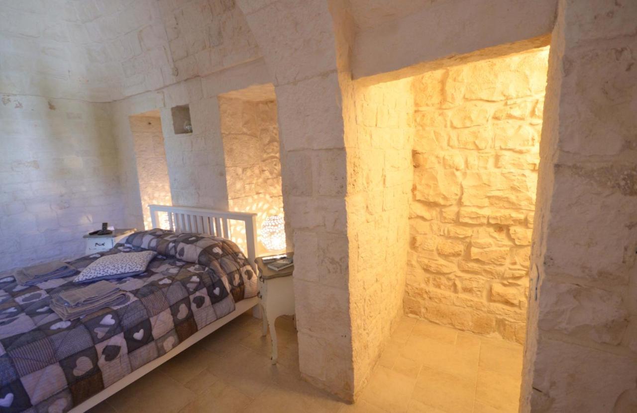 Trulli Petra Chiara Bed & Breakfast โลโกโรตอนโด ภายนอก รูปภาพ