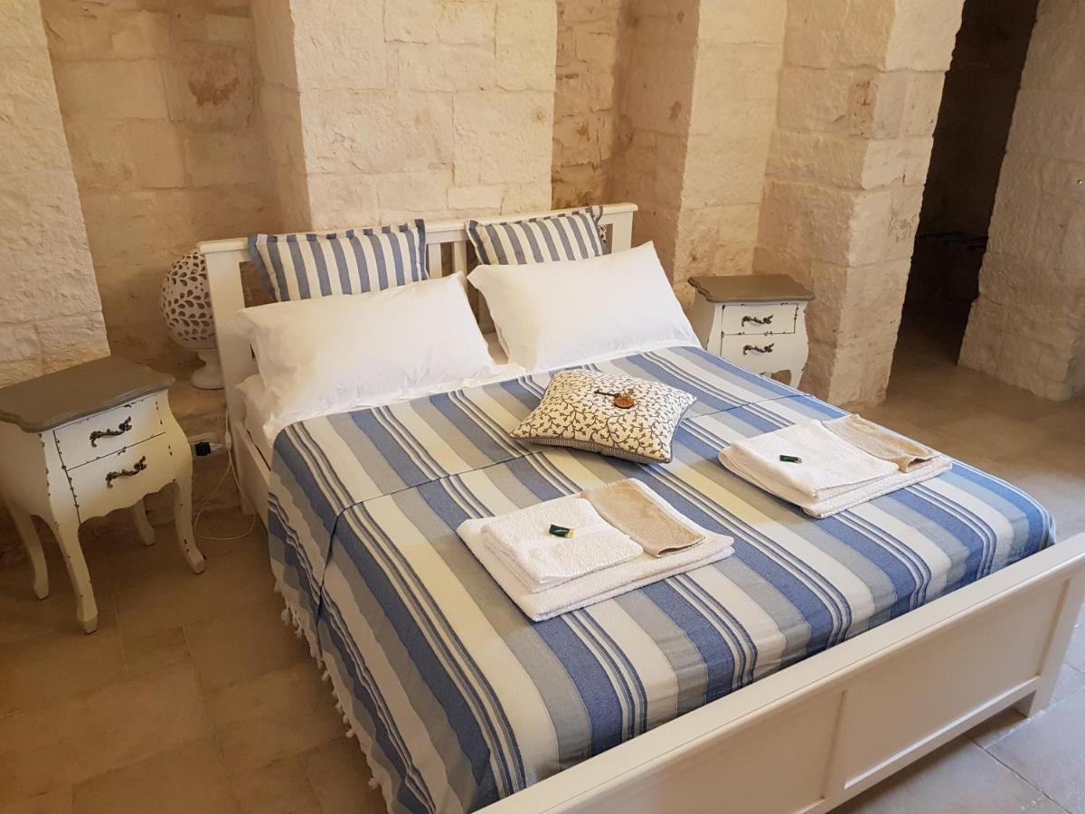 Trulli Petra Chiara Bed & Breakfast โลโกโรตอนโด ภายนอก รูปภาพ
